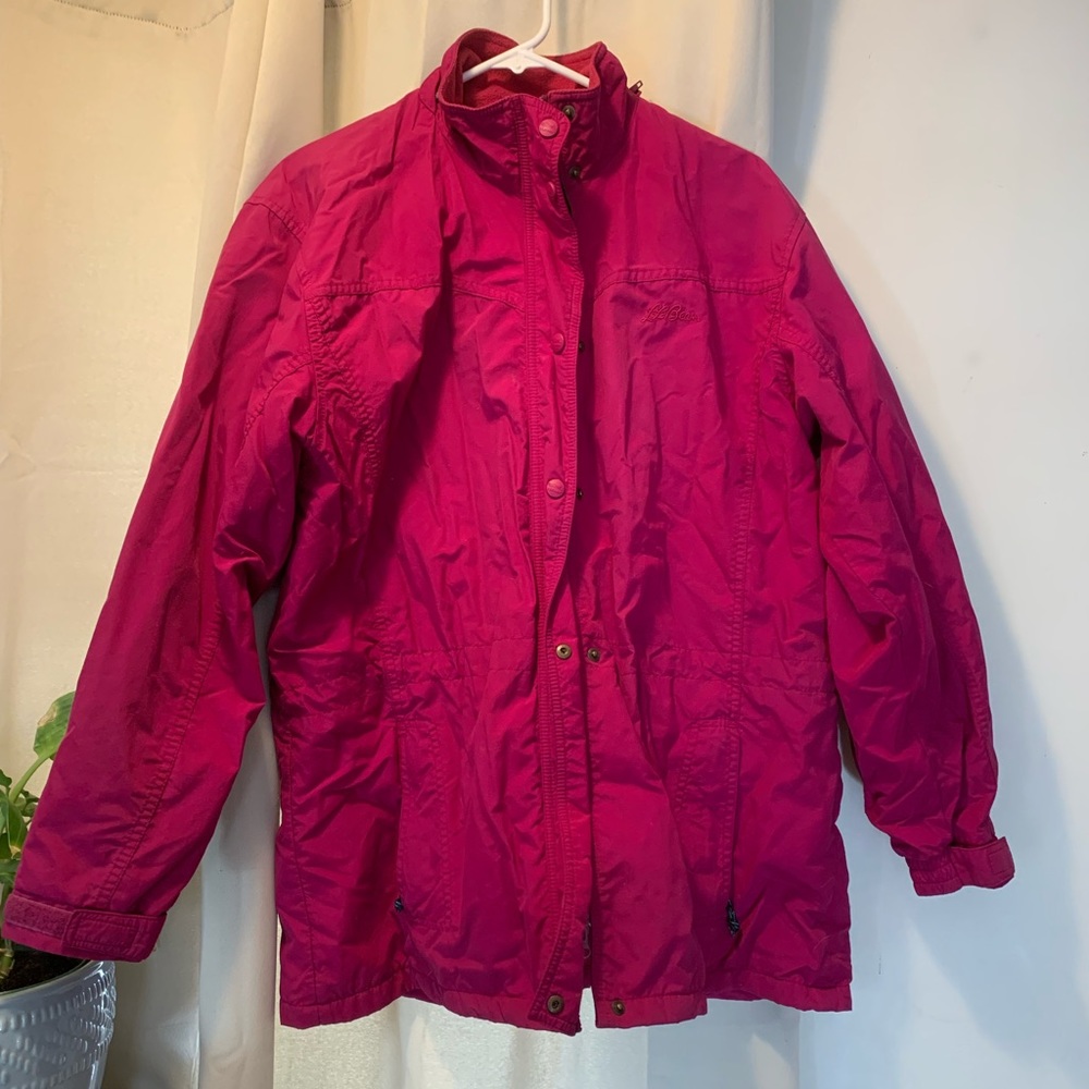 Vintage fuchsia fleece lined L.L. Bean jacket. Size estimated to be XL